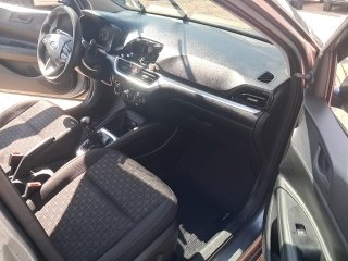 HYUNDAI HB20 10M SENSE Porta e interior passageiro