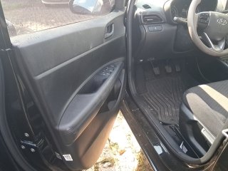 HYUNDAI HB20 10M VISION Porta e interior motorista