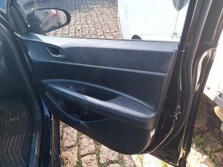 HYUNDAI HB20 10M VISION Porta e interior passageiro
