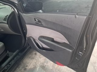 HYUNDAI HB20S 1.0M COMF Porta e interior passageiro