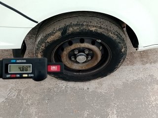 HYUNDAI HR HDB Pneu dianteiro dir.