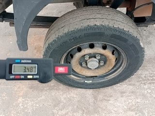 HYUNDAI HR HDB Pneu traseiro dir.