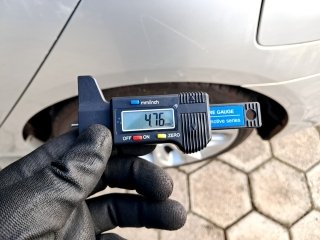 HYUNDAI SONATA GLS Pneu traseiro esq.