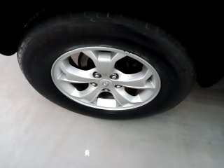 HYUNDAI TUCSON GLSB 2 4p Pneu traseiro dir.