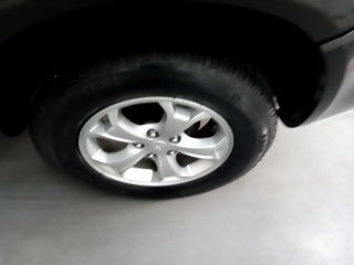 HYUNDAI TUCSON GLSB 2 4p Pneu traseiro esq.
