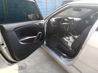 HYUNDAI VELOSTER  Porta e interior motorista