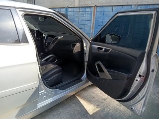 HYUNDAI VELOSTER  Porta e interior passageiro