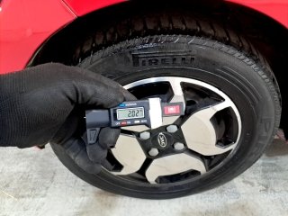 JAC E JS1 Pneu traseiro dir.