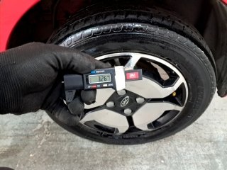 JAC E JS1 Pneu traseiro esq.