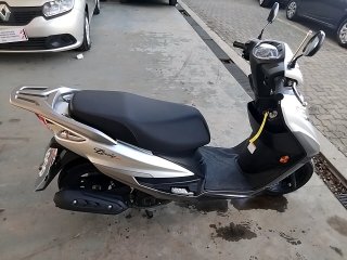 JTZ LINDY 125 Porta e interior passageiro