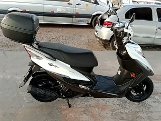 JTZ LINDY 125 Porta e interior passageiro