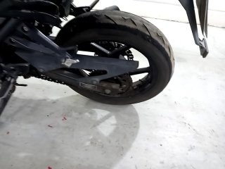 KAWASAKI NINJA 250R Pneu traseiro esq.