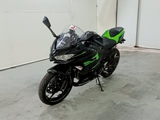 KAWASAKI NINJA 400 Frente Motorista
