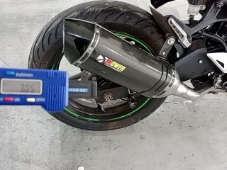 KAWASAKI NINJA 400 Pneu traseiro dir.