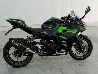 KAWASAKI NINJA 400 Porta e interior passageiro