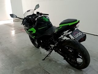 KAWASAKI NINJA 400 Traseira Motorista