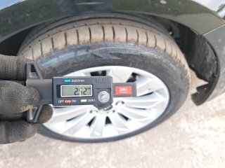 KIA CADENZA EX3.5LV6 Pneu dianteiro dir.
