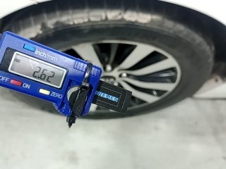 KIA CADENZA EX3.5LV6 Pneu traseiro dir.