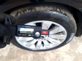 KIA CADENZA EX3.5LV6 Pneu traseiro esq.