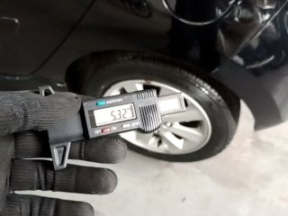 KIA PICANTO EX41.0MTFF Pneu traseiro esq.