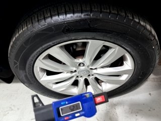 KIA SORENTO EX2 2.4G25 Pneu dianteiro dir.