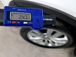 KIA SORENTO EX2 2.4G25 Pneu dianteiro esq.