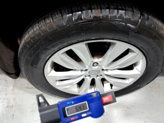 KIA SORENTO EX2 2.4G25 Pneu traseiro dir.