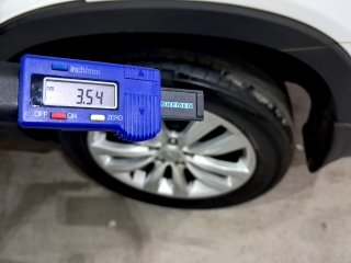 KIA SORENTO EX2 2.4G25 Pneu traseiro esq.