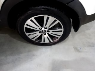 KIA SPORTAGE LX2 OFFG4 Pneu traseiro esq.