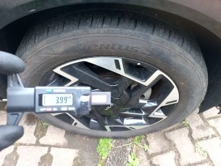 KIA SPORTAGE TMHEV EXP Pneu dianteiro dir.