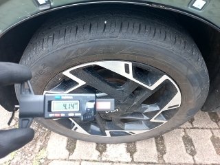 KIA SPORTAGE TMHEV EXP Pneu dianteiro esq.