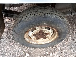 KIA UK2500 HD SC Pneu traseiro dir.
