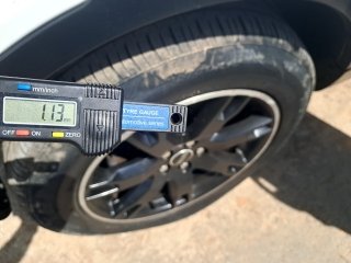 LR EVOQUE PURE P5D Pneu dianteiro esq.