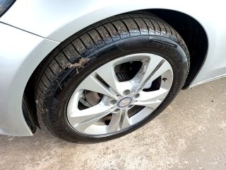 M.BENZ C180FF Pneu dianteiro esq.