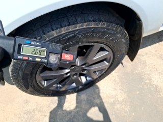 MMC PAJERO TR4 FL 2WD HP Pneu dianteiro esq.