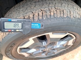 NISSAN FRONTIER PLT Pneu dianteiro dir.