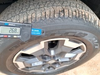 NISSAN FRONTIER PLT Pneu dianteiro esq.
