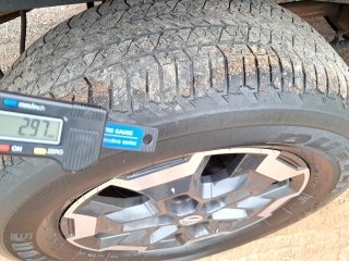 NISSAN FRONTIER PLT Pneu traseiro dir.