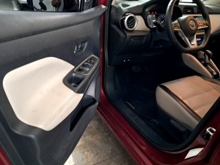 NISSAN VERSA EXCL CVT Porta e interior motorista