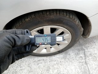 PEUGEOT 207PASSION XS Pneu traseiro esq.