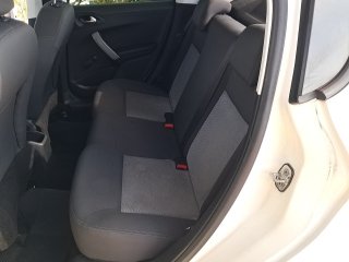 PEUGEOT 208 ACTIVE Bancos traseiros
