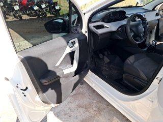 PEUGEOT 208 ACTIVE Porta e interior motorista