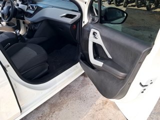 PEUGEOT 208 ACTIVE Porta e interior passageiro