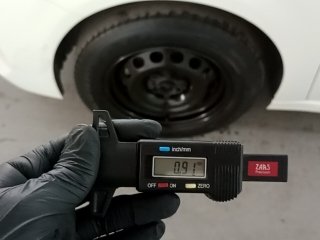 PEUGEOT 208 LIKE PK MT Pneu dianteiro esq.