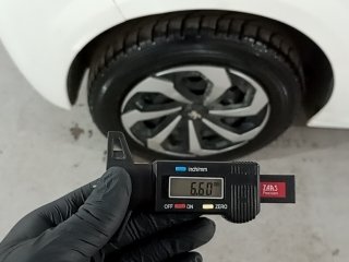 PEUGEOT 208 LIKE PK MT Pneu traseiro dir.