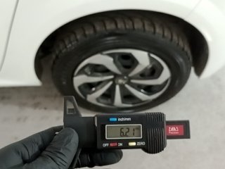 PEUGEOT 208 LIKE PK MT Pneu traseiro esq.