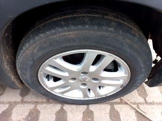 PEUGEOT HOGGAR ESCAPADE Pneu dianteiro dir.