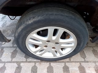 PEUGEOT HOGGAR ESCAPADE Pneu traseiro dir.