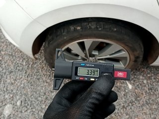 Pneu traseiro dir.