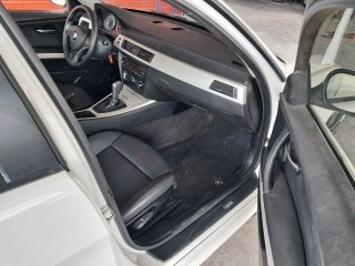 Porta e interior passageiro